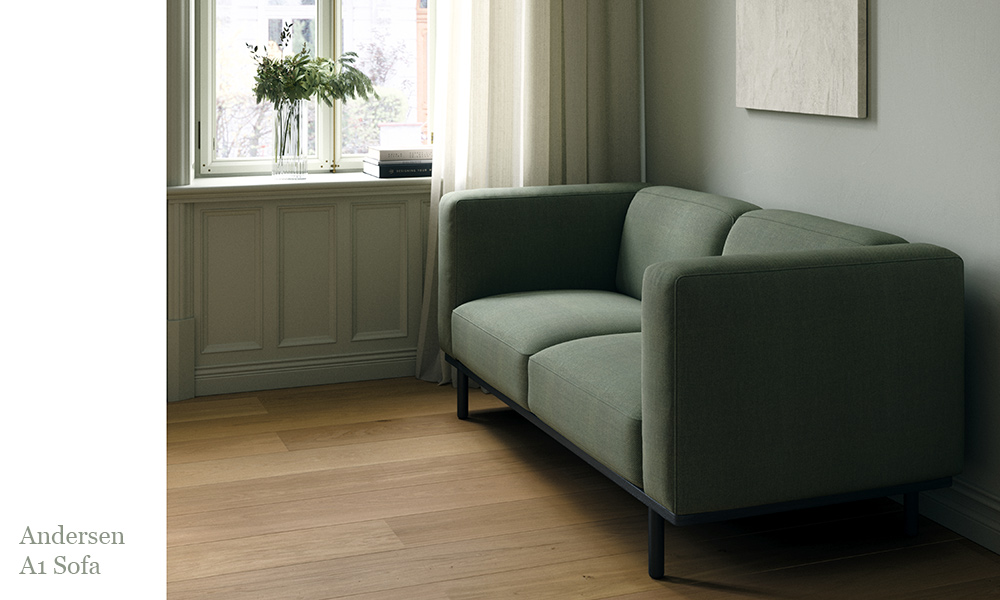 Andersen Furniture A1 Sofa mit dunkelgrünem Stoffbezug Kvadrat Fiord 961 und schwarz lackiertem Gestell aus massiver Eiche, entworfen von byKATO, in einem hellen Wohnraum.