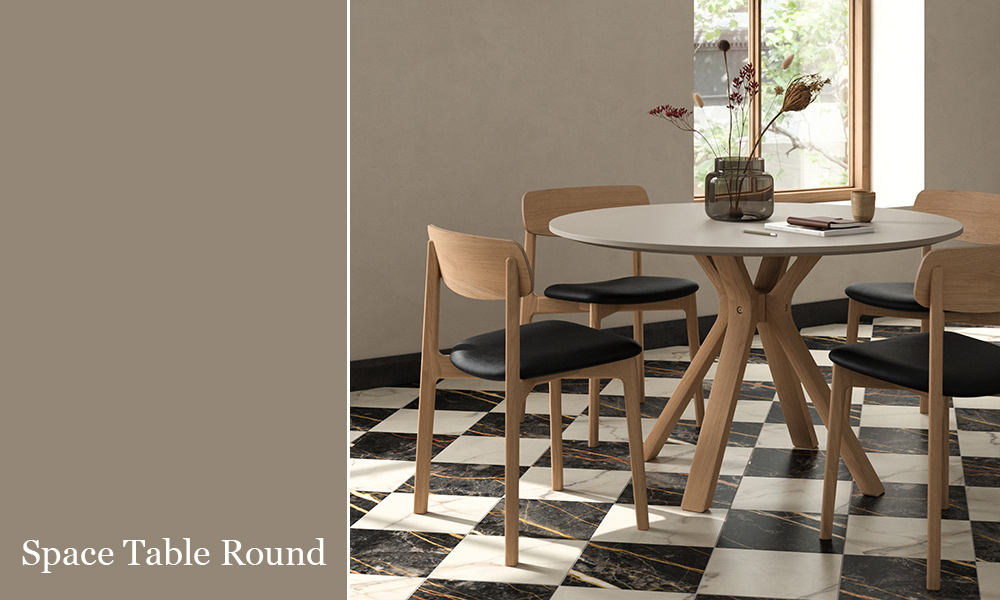 Runder Andersen Furniture Space Table Esstisch aus Holz mit Stühlen in modernem Essbereich