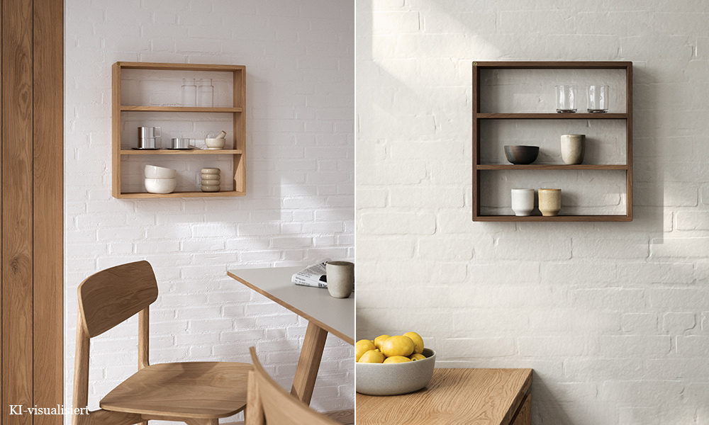 Andersen Furniture Sector Oak Wandregal aus Eiche natur und dunkler Eiche mit drei offenen Fächern, dekoriert mit Tassen, Schalen und Gläsern.