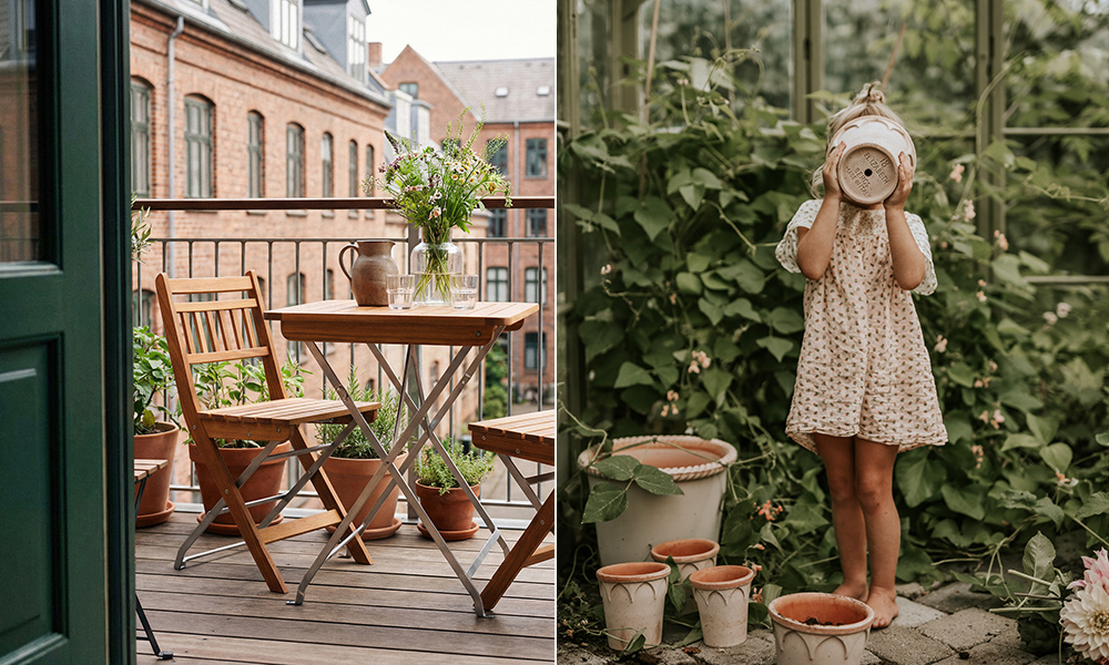 FDB Møbler Lilleø Balcony Set mit M23 Stuhl und M26 Tisch sowie Bergs Potter Elizabeth Pots aus Terrakotta in natürlicher Outdoor-Atmosphäre