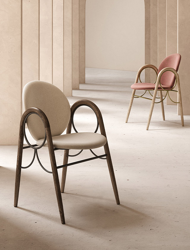 Der Arkade Chair von Brdr. Krüger kombiniert zeitlose Eleganz mit modernem Design. Der Stuhl mit fumed oak Gestell, edlem Messingrahmen und Sitzfläche in Moss Fabric besticht durch seine organischen Rundungen und skandinavische Handwerkskunst. Perfekt für stilvolle Wohn- und Essbereiche.