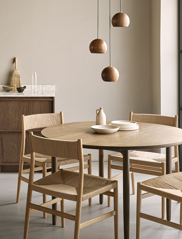 Mit dem J46 Stuhl zieht ein Stück dänische Designgeschichte in Ihr Zuhause ein – langlebig, funktional und stilvoll zugleich.