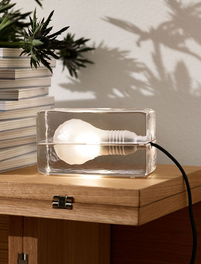 Block Lamp Large von Design House Stockholm - Eisblock-Leuchte in der großen Größe mit schwarzem Kabel