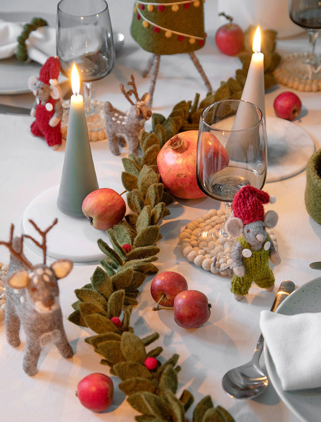 Girlande mit roten Beeren aus Wollfilz von Gry & Sif