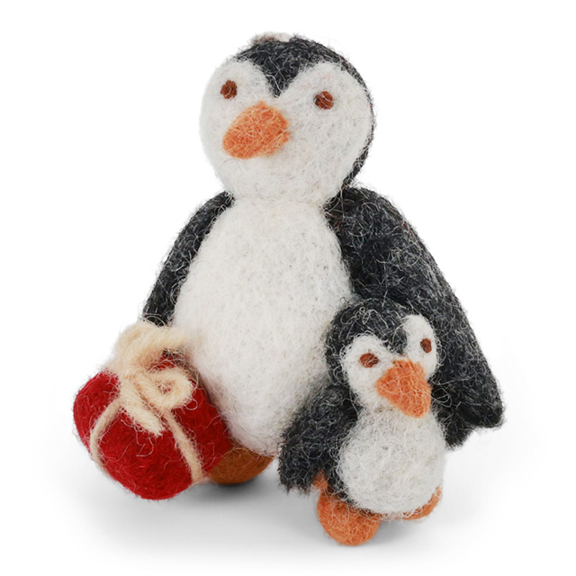 Handgefertigter Pinguin mit Baby aus Wollfilz von Gry & Sif, Fair-Trade gefertigt in Nepal.