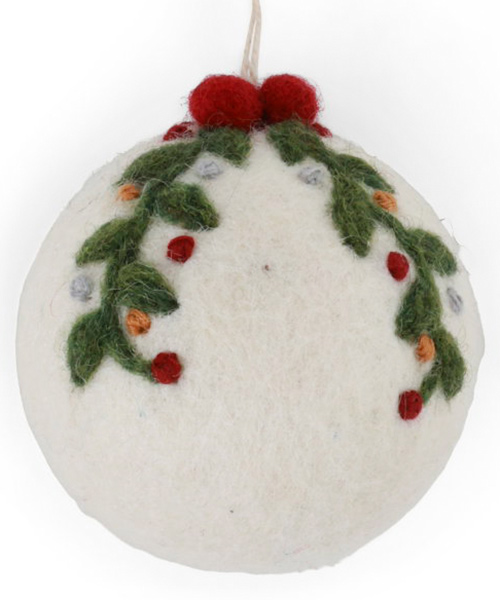 Christbaumkugel mit Weihnachtsgirlande aus Wollfilz von Gry & Sif