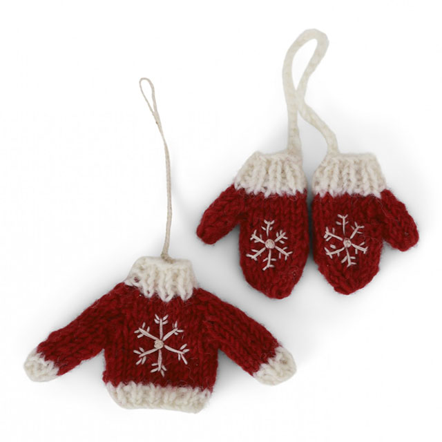 Strickpullover und Handschuhe aus Wollfilz in der Farbe Rot