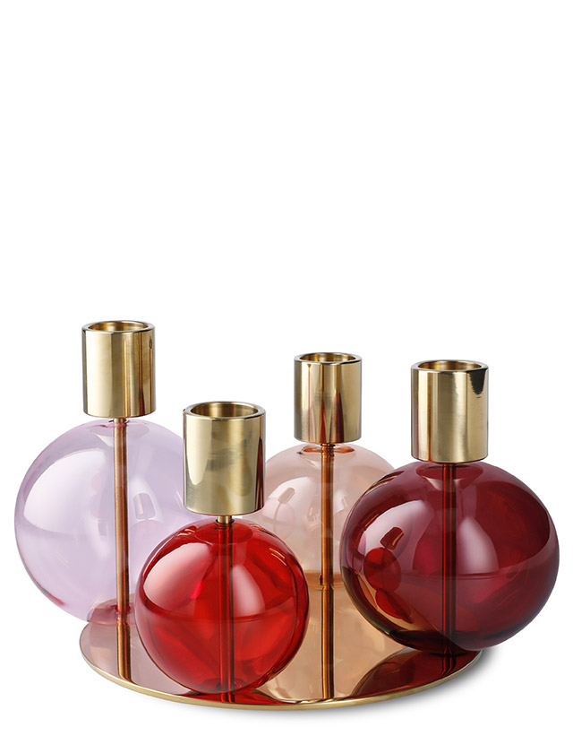 Holmegaard Bubble Kerzenhalter aus mundgeblasenem Glas mit Messing-Look in den Juwelentönen Bordeaux, Rubinrot, Pink-Saphir und Peachy-Koralle.