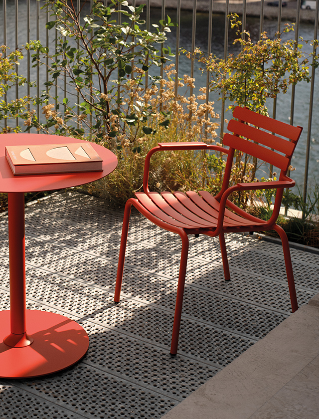 HOUE ALUA Gartenstuhl aus pulverbeschichtetem Aluminium, robust und stapelbar, für Garten und Terrasse