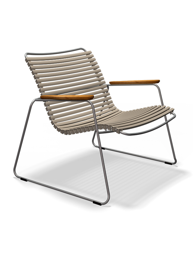 HOUE CLICK Roomy Lounge Chair in Beige mit Bambus-Armlehnen, niedrige Rückenlehne