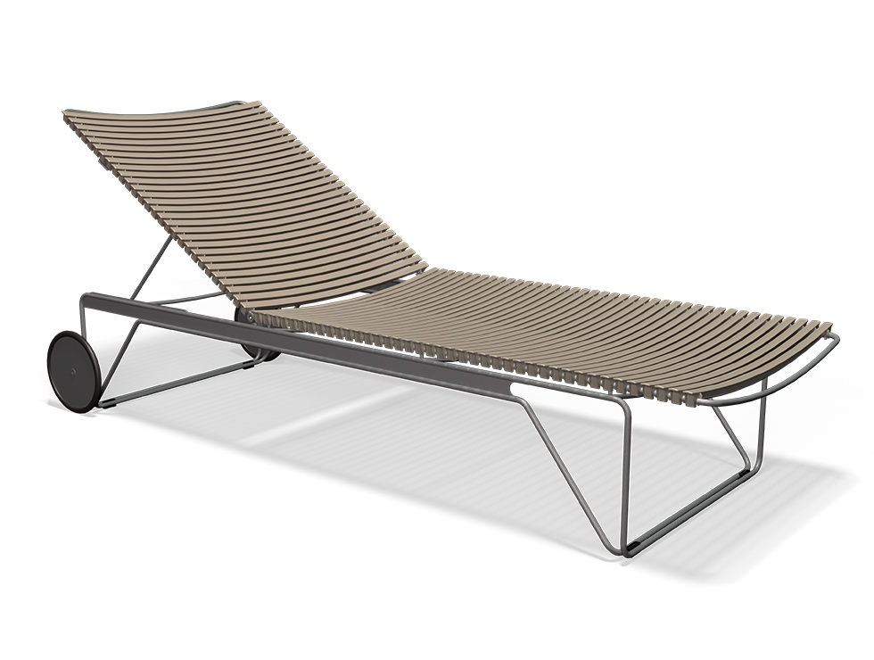 Verstellbare HOUE CLICK Sonnenliege in Beige mit Lamellen und Rädern für Terrasse oder Garten.