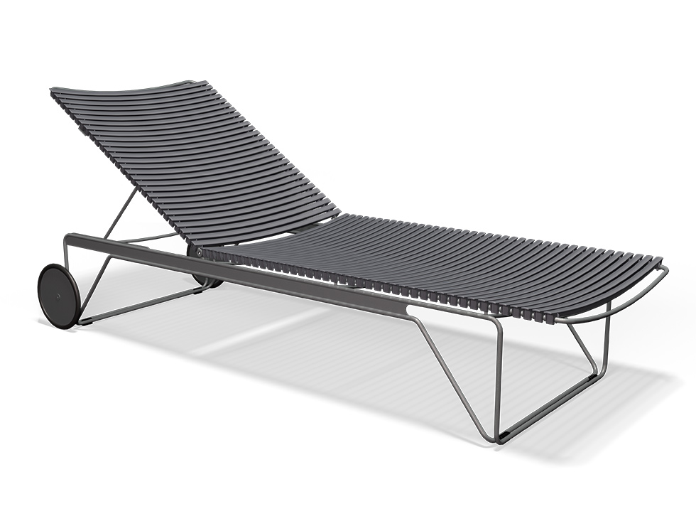 Verstellbare HOUE CLICK Sonnenliege in Dark Grey mit Lamellen und Rädern für Terrasse oder Garten.