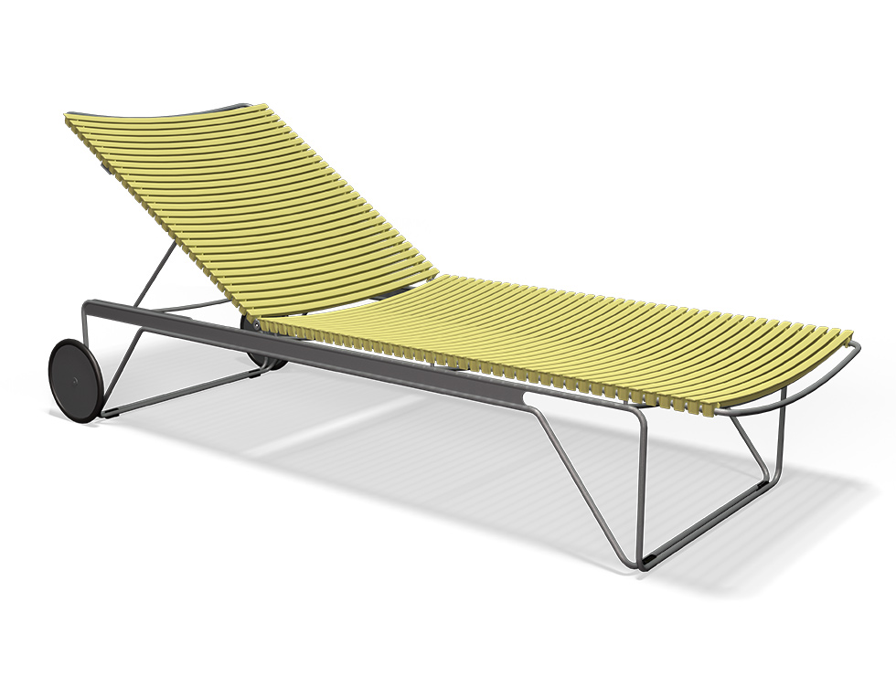 Verstellbare HOUE CLICK Sonnenliege in Lemon Zest mit Lamellen und Rädern für Terrasse oder Garten.