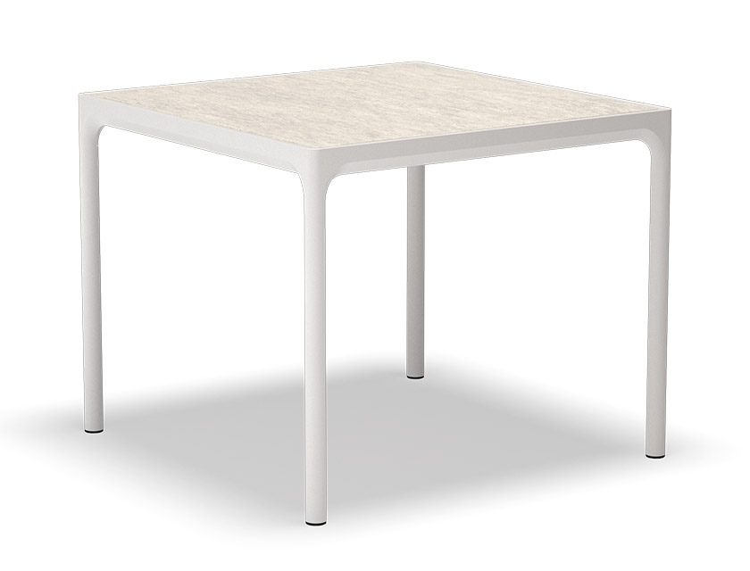 HOUE FOUR Ceramic Outdoor-Esstisch in Muted White mit Keramik-Tischplatte und Aluminiumgestell in 90x90 cm.