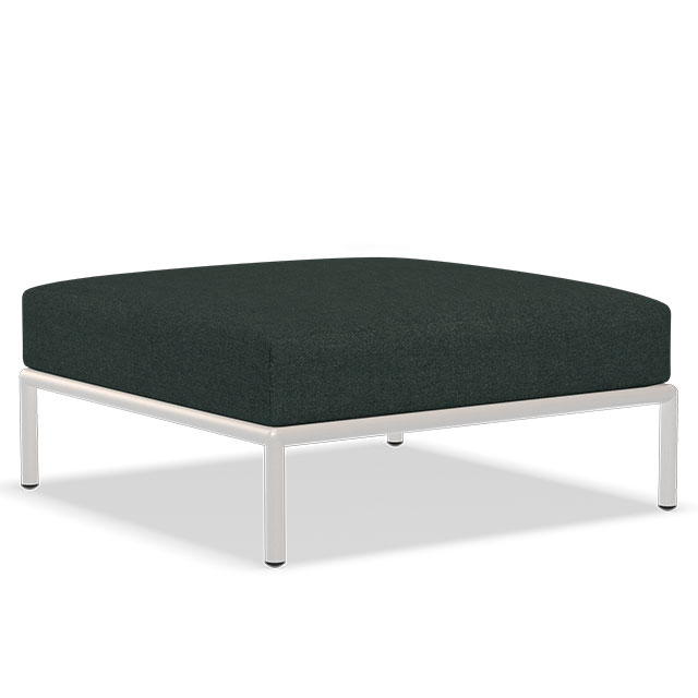 LEVEL2 Outdoor Lounge Ottomane in der Farbe Alpine Green - Sunbrella Heritage und der Rahmen in Muted White