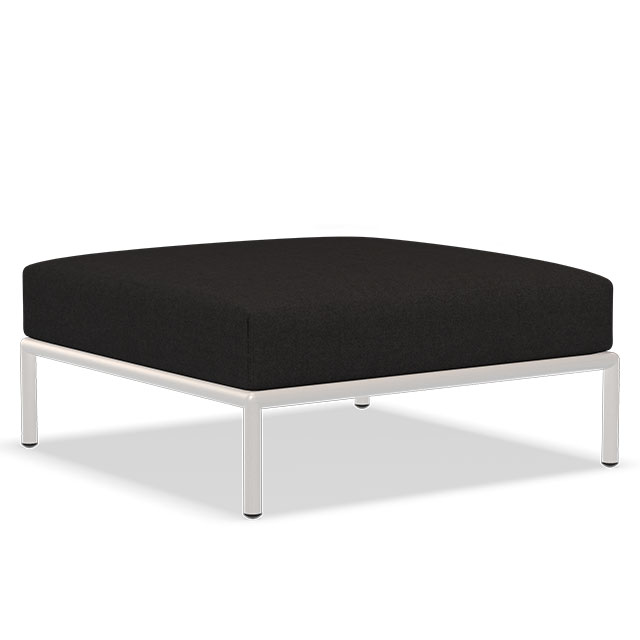 LEVEL2 Outdoor Lounge Ottomane in Char - Sunbrella Heritage und der Rahmen in Muted White