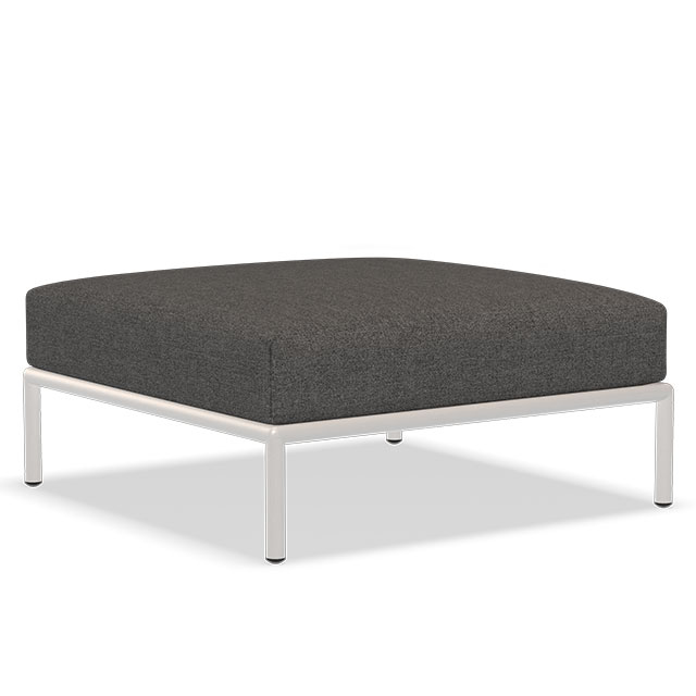 LEVEL2 Outdoor Lounge Ottomane in Dark Grey - Basic und der Rahmen in Muted White