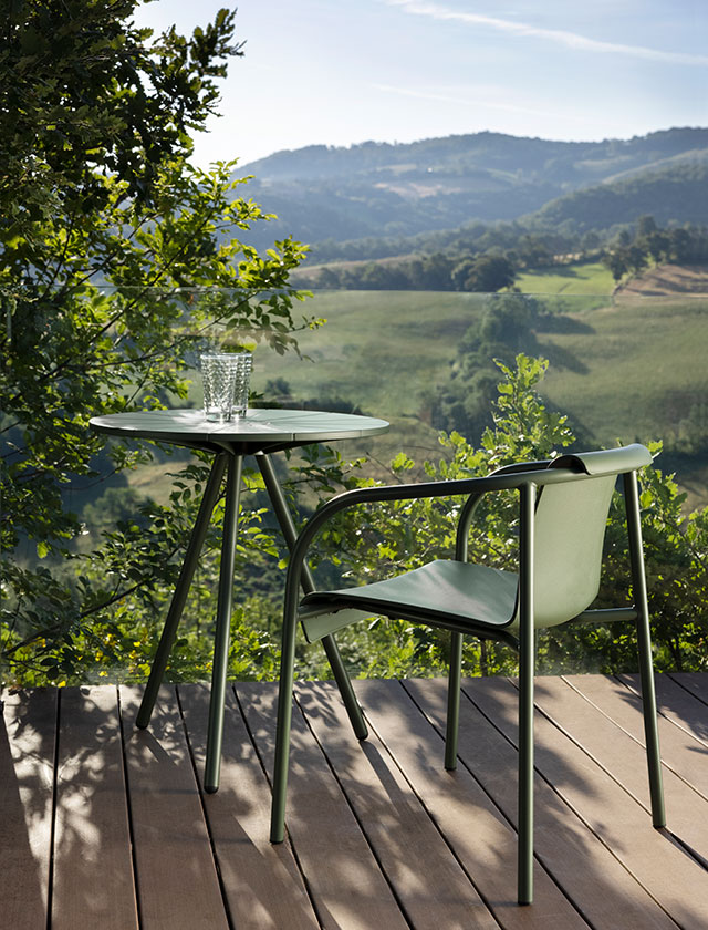 NAMI Gartenstühle mit Armlehne in Olive Green von HOUE