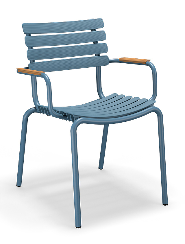 ReClips Dining Chair Bamboo von HOUE in Sky Blue - Gartenstuhl in Himmelblau mit Armlehnen aus Bambus