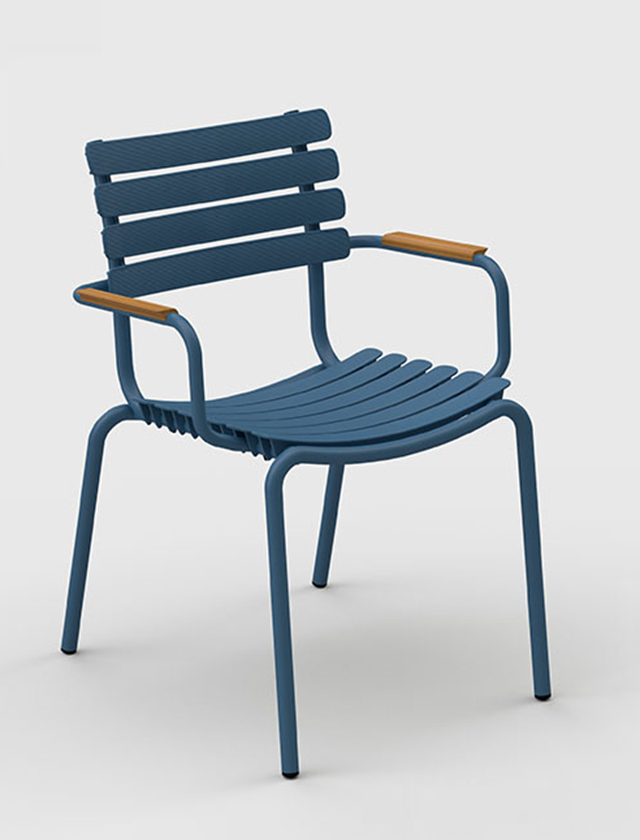 ReClips Dining Chair Bamboo von HOUE in Olive Sky Blue - Gartenstuhl in Himmelblau mit Armlehnen aus Bambus