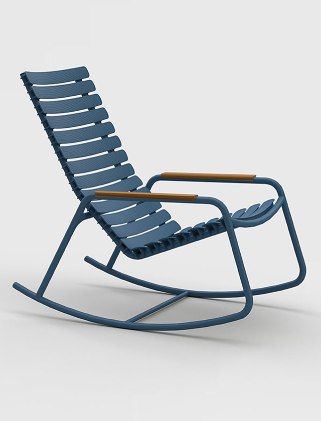 ReClips Schaukelstuhl in Sky Blue von HOUE - Outdoor Rocking Chair Himmelblau mit Armlehnen aus Bambus