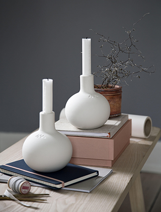 Globo Kerzenhalter in Weiß, kleine & mittlere Größe von Kähler Design