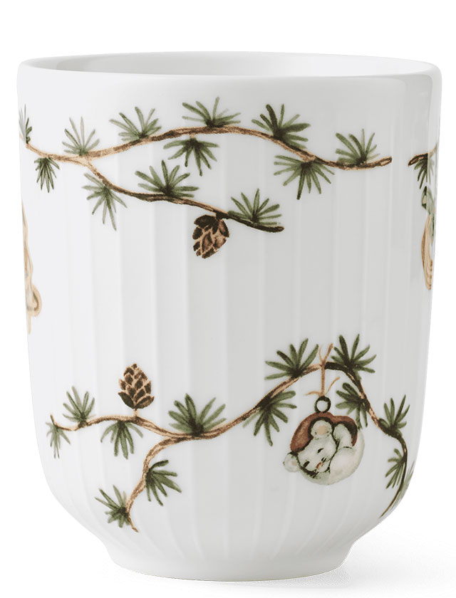 Kähler Hammershøi Christmas Isolierbecher 30 cl – Special Edition - Ansicht mit Lerchenzweig und Zapfen
