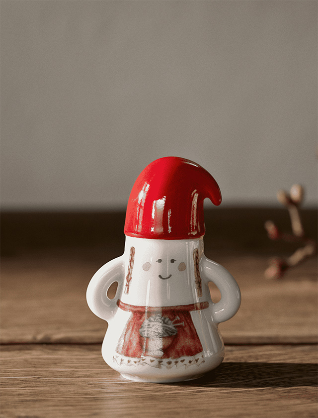 Kähler Design Hammershøi Weihnachtsfrau Figur aus Porzellan mit roter Mütze