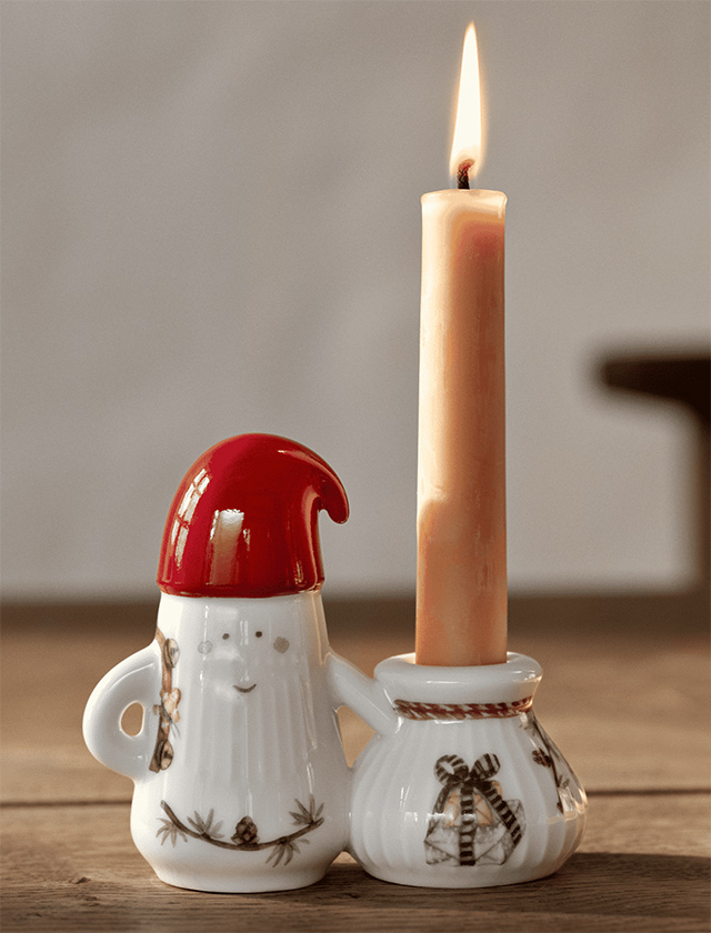 Kähler Design Hammershøi Weihnachtsmann Kerzenhalter mit roter Mütze und brennender Kerze