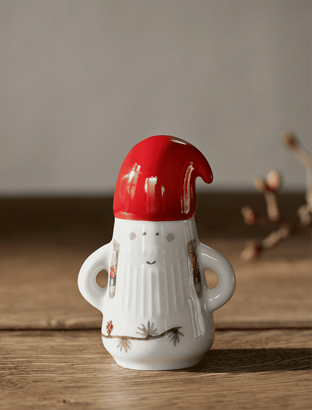 Kähler Design Hammershøi Weihnachtsmann Figur aus Porzellan mit roter Mütze