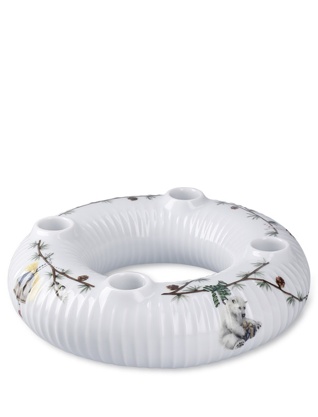 Kähler Design Hammershøi Jul Adventskranz aus weißem Porzellan mit Tannenzweigen und klassischen Weihnachtsmotiven als festliche Adventsdekoration.
