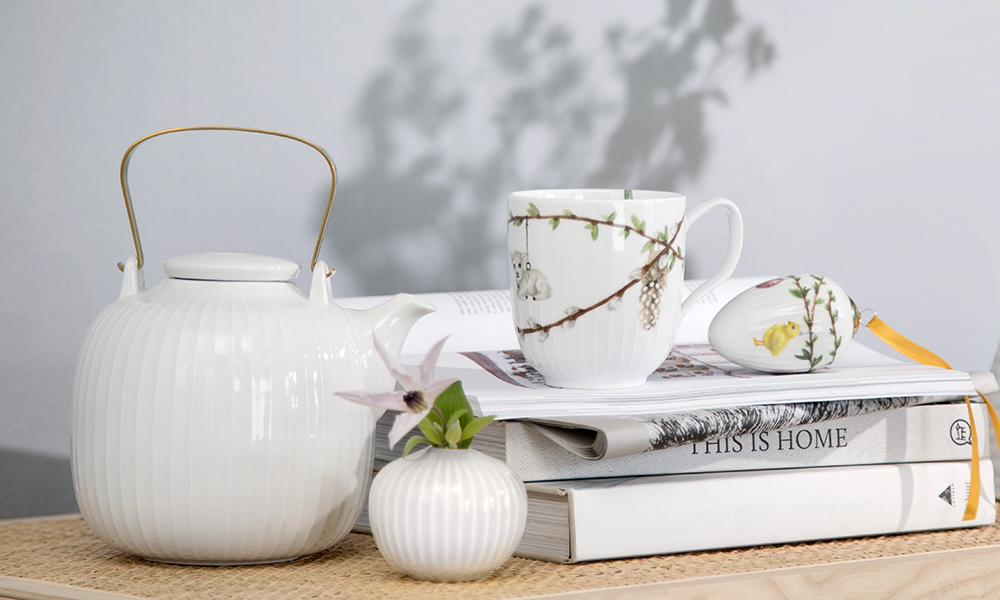 Hammerhøi Easter - Oster-Geschirr-Serie von Kähler Design mit Tassen und Ostereiern aus Porzellan - Hammershøi Teekanne und Miniaturvasen