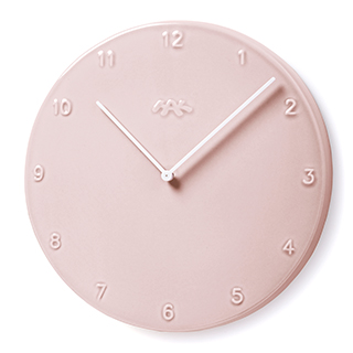 Passend zu unserer rosa Kähler Ora Tischuhr haben wir ebenfalls die große Ora Wanduhr in Rosa von Kähler Design mit einem Durchmesser von 300 mm im Programm.