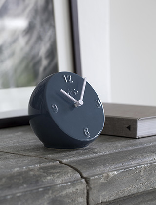 Ora Tischuhr in Taubenblau von Kähler Design