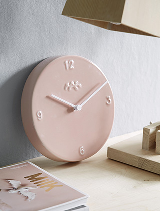Ora Wanduhr in Rosa von Kähler Design