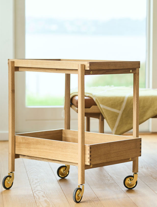 Eleganter Holz-Servierwagen von Kath & Andersen – minimalistisches skandinavisches Design, auf Rollen, perfekt als Tray Table oder Beistelltisch.