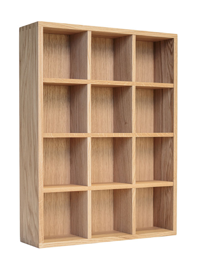 Eicheholz Tassenregal von Kath & Andersen mit 12 Fächern.