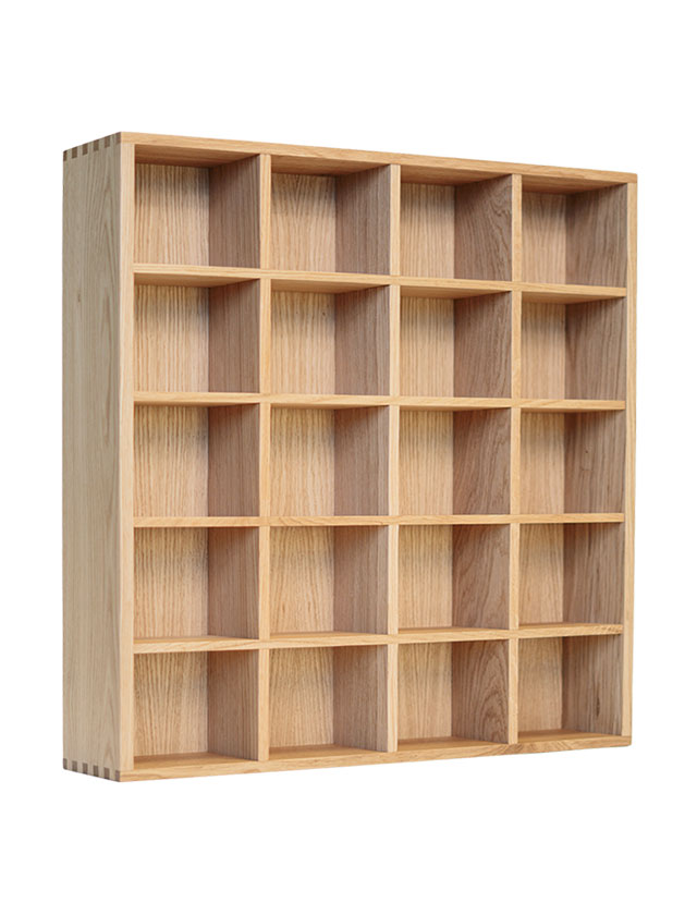 Eicheholz Tassenregal von Kath & Andersen mit 20 Fächern.