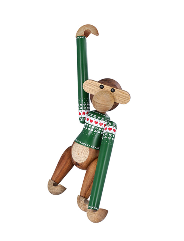 Kay Bojesen Affe Christmas Jumper Green in der Größe 18,5 cm mit grünem Weihnachtspullover, roten und weißen Herzmotiven.