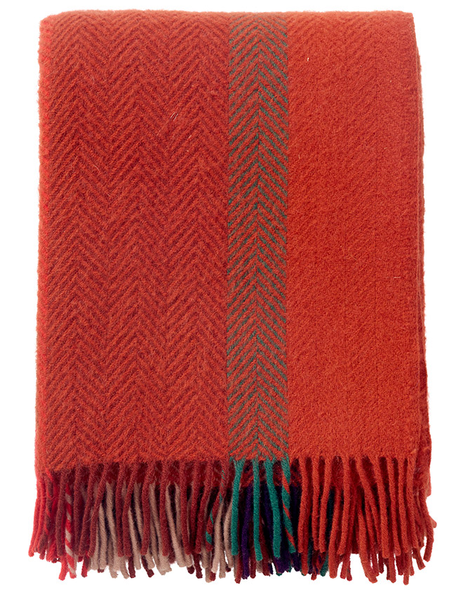 Birka Wolldecke aus 100% ökologischer Lammwolle von Klippan Yllefabrik in der Farbe Autumn Leaf