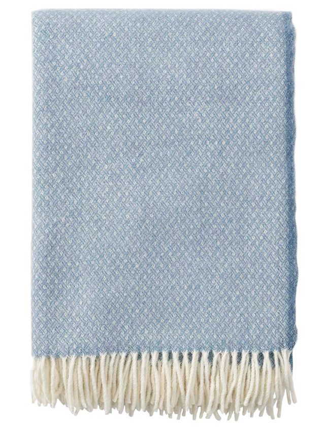 Flow Premium-Wolldecke aus Merino- & Lammwolle in der Farbe Blue Stone aus der Klippan Yllefabrik
