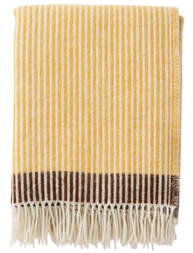 Klippan Yllefabrik Rib Wolldecke aus Lammwolle in der Farbgebung Butter & Chocolate.