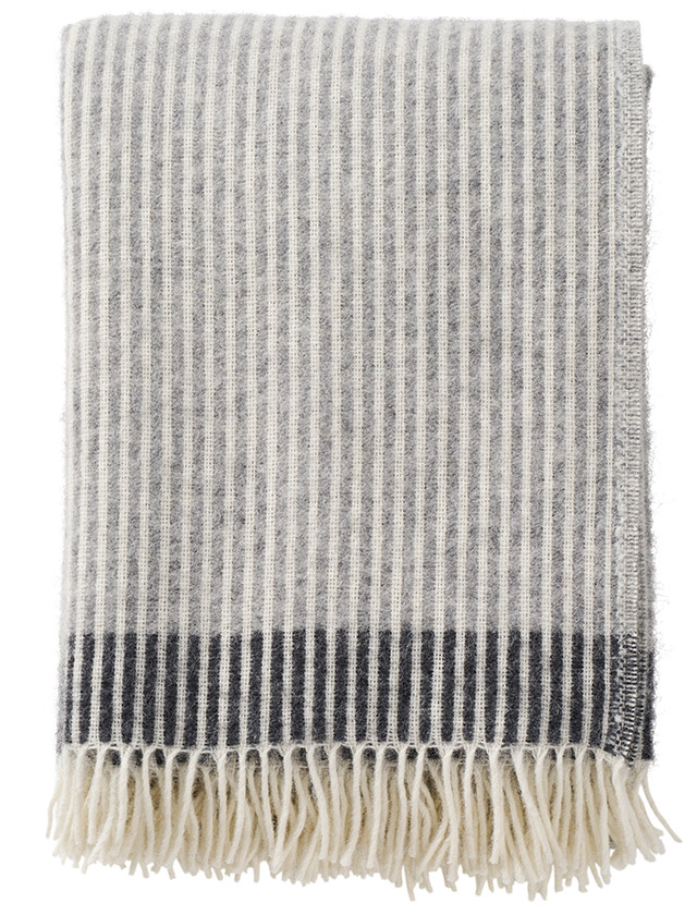 Klippan Yllefabrik Rib Wolldecke aus Lammwolle in der Farbgebung Grey & Slate.