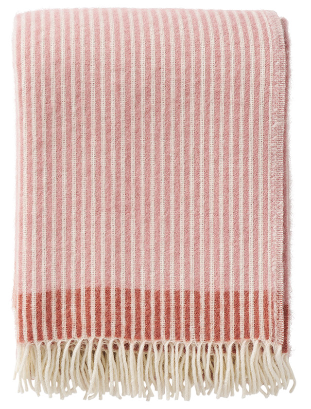 Klippan Yllefabrik Rib Wolldecke aus Lammwolle in der Farbgebung Ping & Dusty Rose.