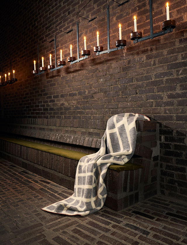 Klippan Wolldecke „Sankt Petri Floor“ – Bio-Wolldecke mit architektonischem Design von Kristina Stark.
