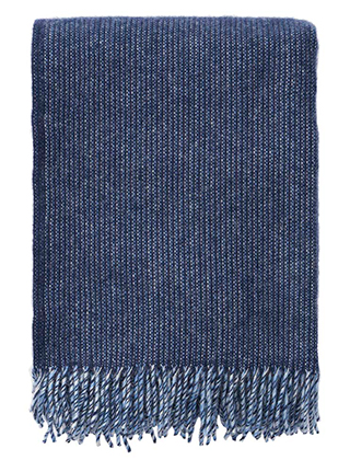 Shimmer Öko-Wolldecke in der Farbe Blue von Klippan Yllefarbrik
