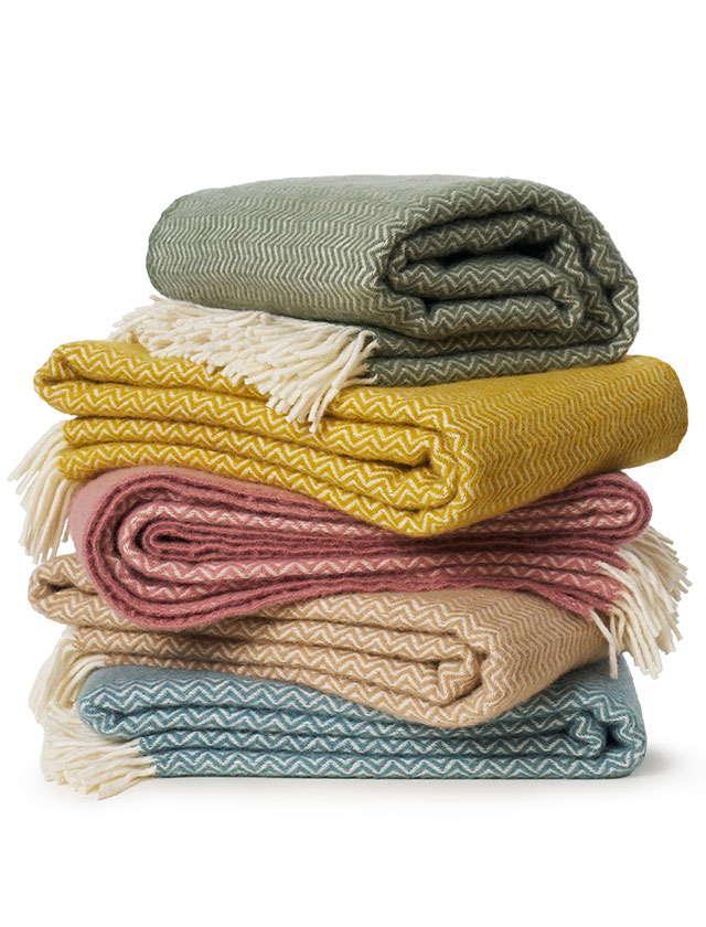 Klippan Sorbet Wolldecke aus 100% Lammwolle, gebürstet & OEKO-TEX® zertifiziert. Kuschelig warm, stilvolle Farben & skandinavisches Design.