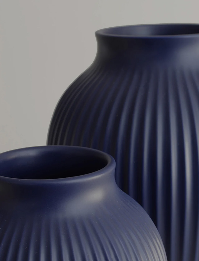 Rillenvase von Knabstrup Keramik mittel und groß in matt Dark Blue