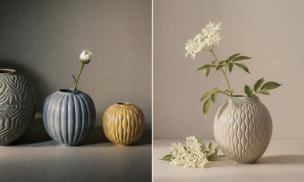 Knabstrup Keramik Solum Vasenserie mit strukturierten Keramikvasen in Grau, Blau, Gelb und Beige, dekoriert mit Blumen und Zweigen.