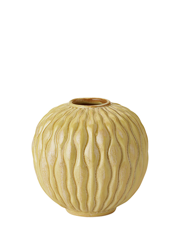 Knabstrup Solum Vase Solis in Ockergelb aus Keramik mit organischer Wellenstruktur und warmer erdiger Glasur.